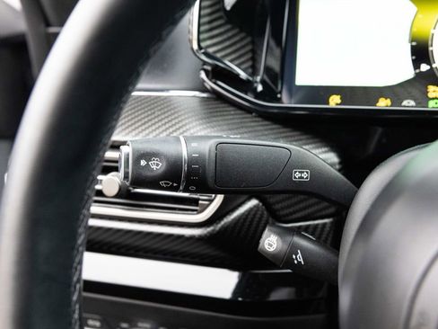 Used 2025 Aston Martin V8 Vantage Coupe image 35