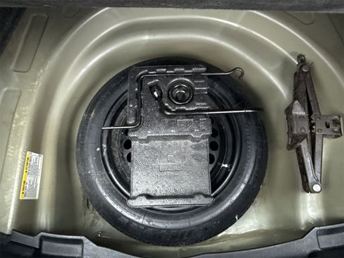 Used 2017 Toyota Corolla LE image 40