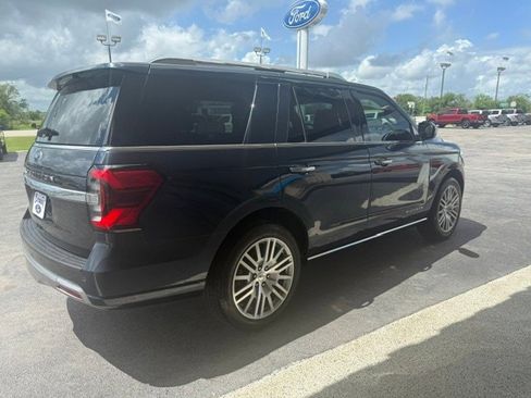 Used 2023 Ford Expedition Platinum AWD/4WD image 5