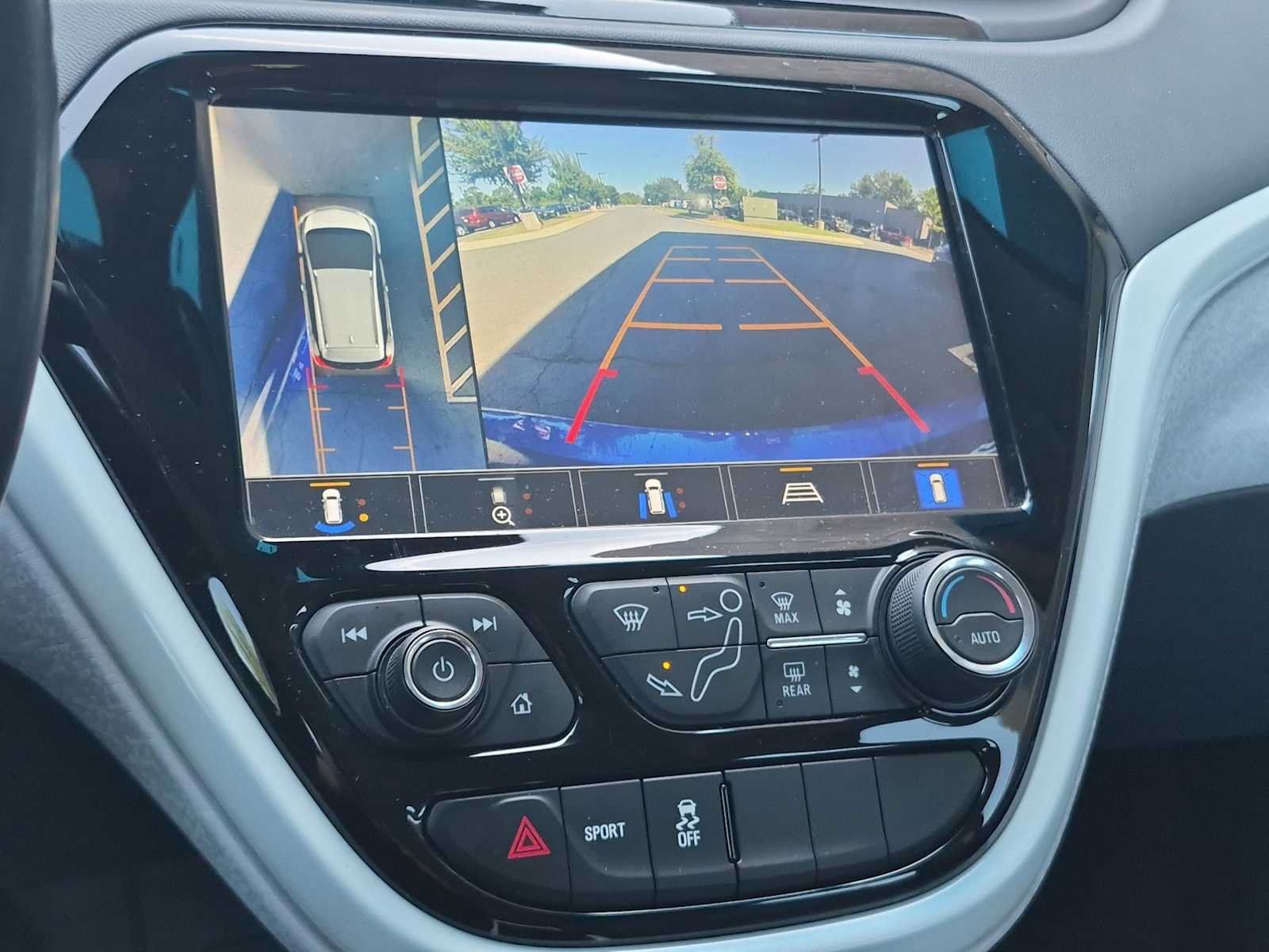 Used 2020 Chevrolet Bolt Premier w/ Infotainment Package FWD image 27