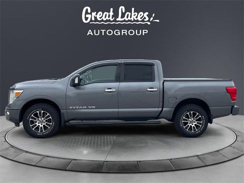 Used 2020 Nissan Titan SL image 2
