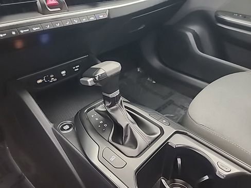 Used 2025 Kia K4 LXS image 36