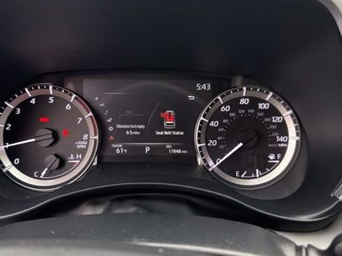 Used 2023 Toyota Highlander XLE AWD/4WD image 19