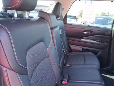 Used 2024 Nissan Pathfinder Platinum w/ Cargo Package AWD/4WD image 15