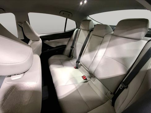 Used 2025 Toyota Camry XLE AWD/4WD image 21