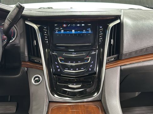 Used 2019 Cadillac Escalade ESV Premium Luxury image 10