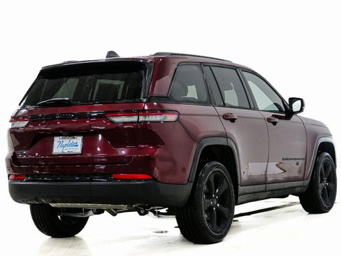 New 2025 Jeep Grand Cherokee Altitude image 7