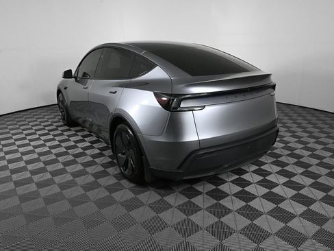 Used 2026 Tesla Model Y 2WD image 4