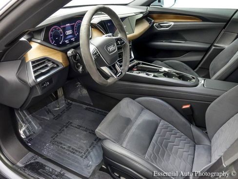 Used 2022 Audi e-tron GT Premium Plus image 13