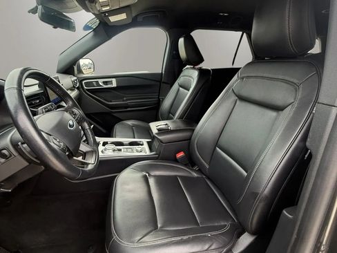Used 2020 Ford Explorer XLT w/ Equipment Group 202A AWD/4WD image 15