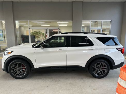 New 2026 Ford Explorer ST image 4