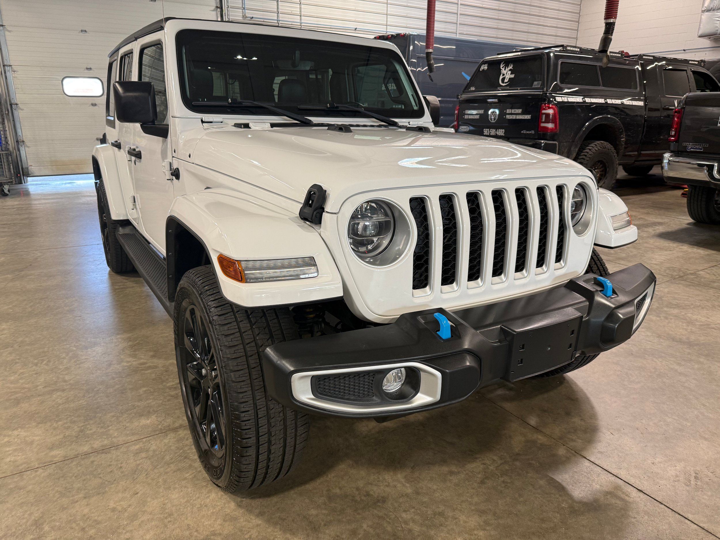 Used 2022 Jeep Wrangler Unlimited Sahara w/ Cold Weather Group AWD/4WD image 1