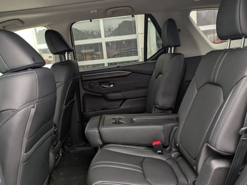 New 2026 Honda Pilot Touring image 17