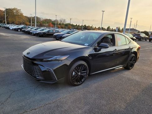 New 2026 Toyota Camry SE image 3