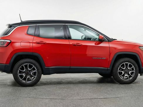 Used 2025 Jeep Compass Trailhawk AWD/4WD image 11
