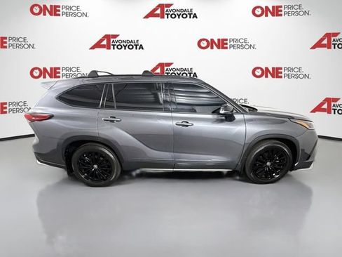 Used 2023 Toyota Highlander XSE FWD image 8