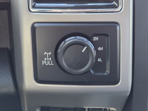 Used 2020 Ford F350 Lariat w/ Chrome Package image 22