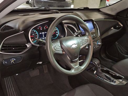 Used 2025 Chevrolet Malibu LT FWD image 9