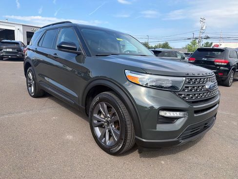 Used 2024 Ford Explorer XLT w/ Equipment Group 202A AWD/4WD image 7