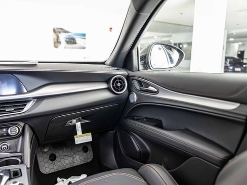 New 2025 Alfa Romeo Stelvio Sprint image 40