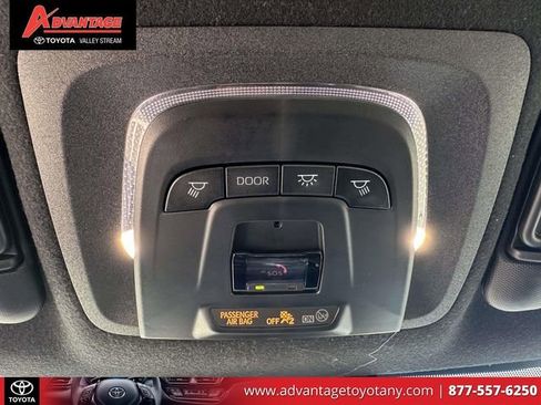 Used 2023 Toyota Corolla SE w/ Carpet Mat Package (TMS) FWD image 36
