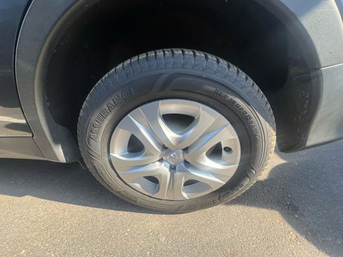 Used 2015 Toyota RAV4 LE AWD/4WD image 9