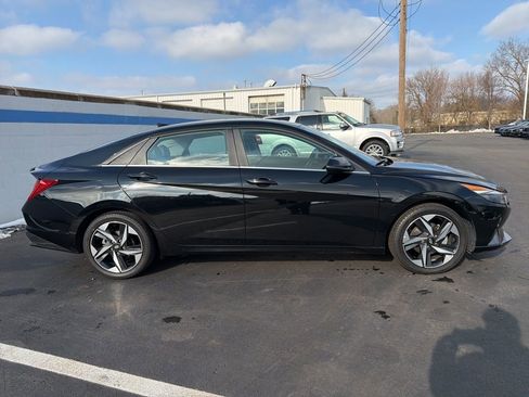 Used 2023 Hyundai Elantra Limited image 6
