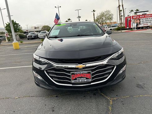 Used 2023 Chevrolet Malibu LT image 2