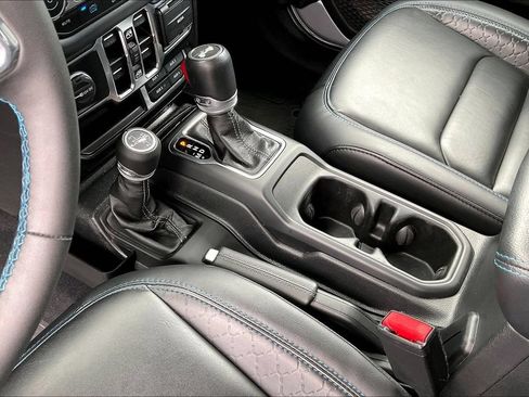 Used 2024 Jeep Wrangler High Altitude AWD/4WD image 19
