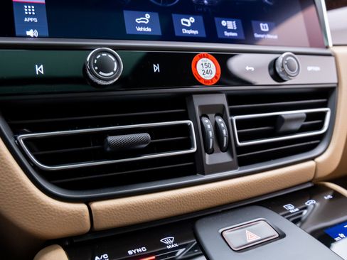 New 2026 Porsche Macan image 28