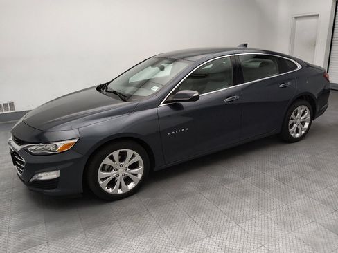 Used 2019 Chevrolet Malibu Premier FWD image 2