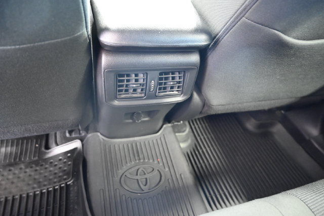 Used 2022 Toyota RAV4 LE AWD/4WD image 27