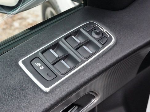 Used 2020 Jaguar F-PACE S image 25