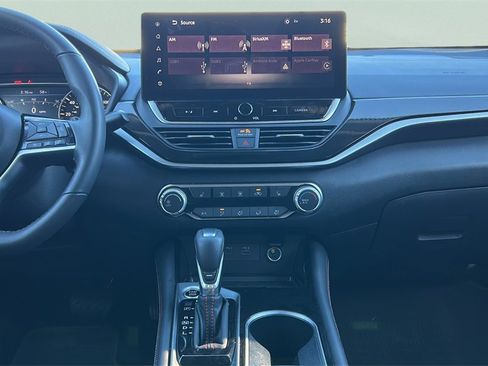 Used 2024 Nissan Altima 2.5 SR w/ SR Premium Package image 19