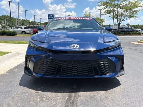 Used 2025 Toyota Camry SE FWD image 3