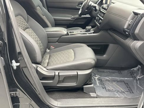 Used 2025 Nissan Pathfinder SV AWD/4WD image 16