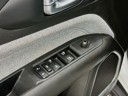 Used 2025 Jeep Compass Latitude AWD/4WD image 15