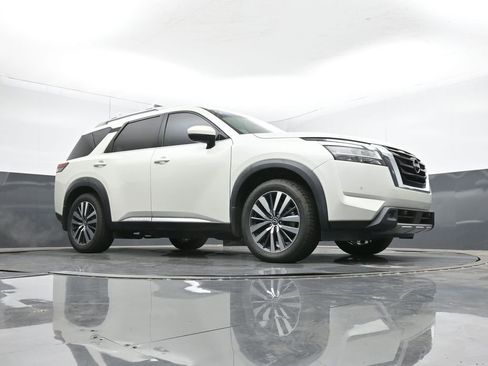 Used 2022 Nissan Pathfinder Platinum w/ Cargo Package image 46