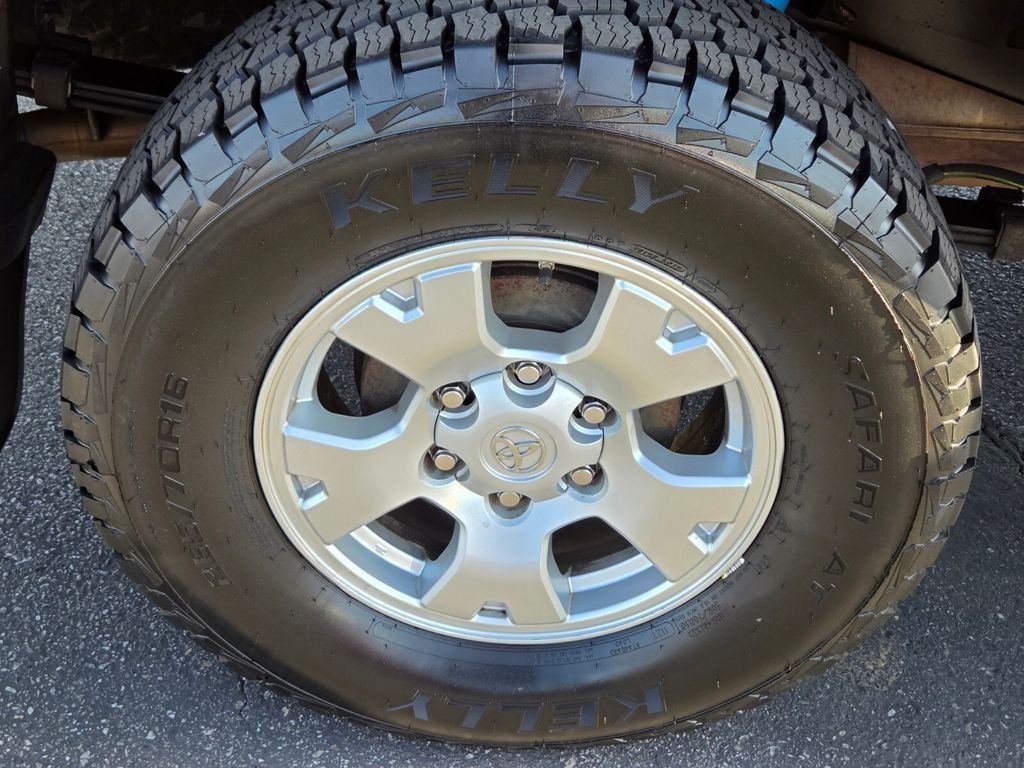 Used 2015 Toyota Tacoma PreRunner w/ TRD Off-Road Package RWD image 10