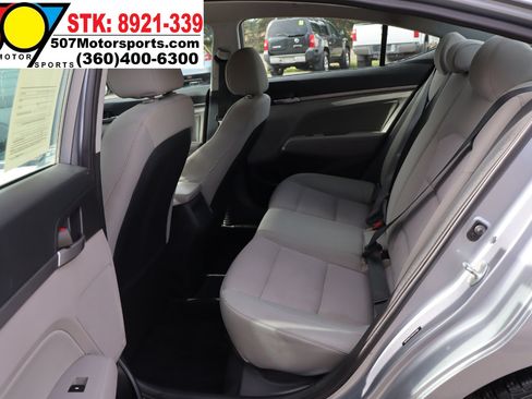 Used 2017 Hyundai Elantra SE image 13