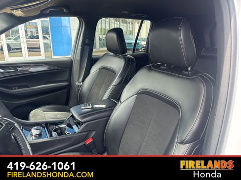 Used 2023 Jeep Grand Cherokee Altitude AWD/4WD image 13