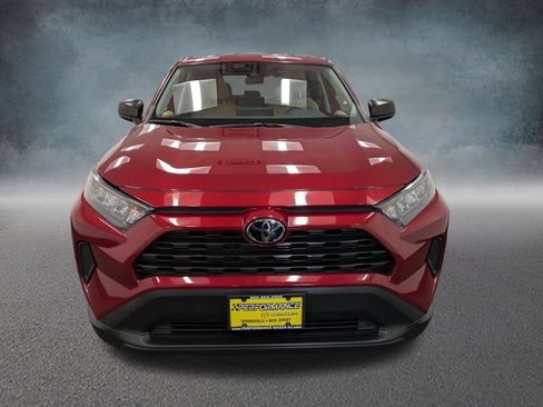 Used 2022 Toyota RAV4 LE AWD/4WD image 2