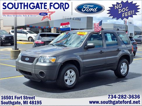 Used 2005 Ford Escape XLS FWD image 1