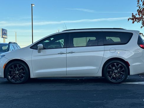 Used 2020 Chrysler Pacifica Touring-L Plus image 7