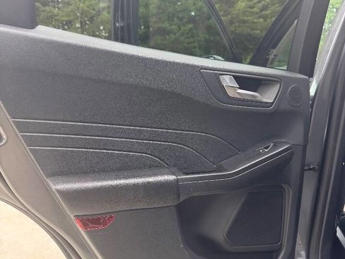 Used 2021 Ford Escape Titanium image 17