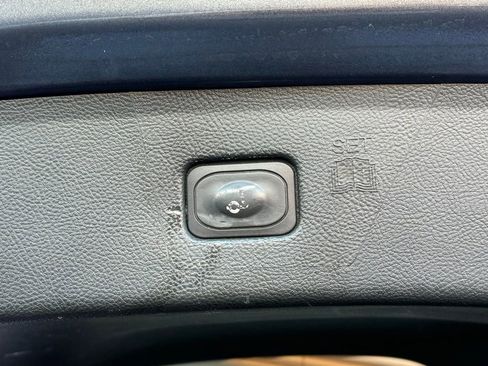 Used 2020 Ford Edge ST-Line image 21