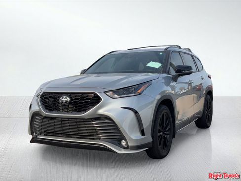 Used 2023 Toyota Highlander XSE image 2