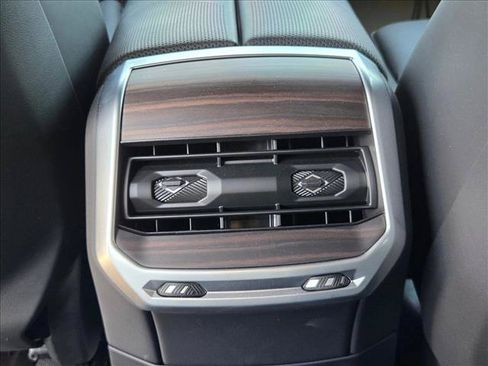 Used 2025 BMW i7 xDrive60 AWD/4WD image 26