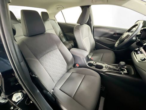 Used 2025 Toyota Corolla LE image 31