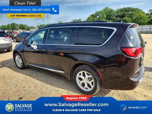 Used 2017 Chrysler Pacifica Touring-L w/ Tire & Wheel Group FWD image 3